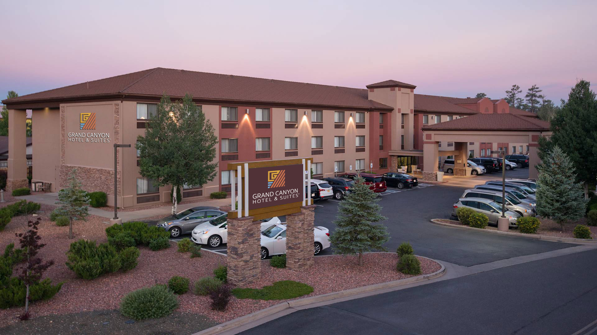 Grand Canyon Hotel & Suites Exterior