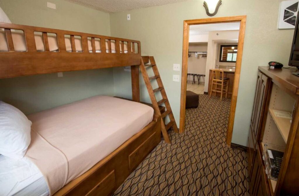 Suite with bunk beds