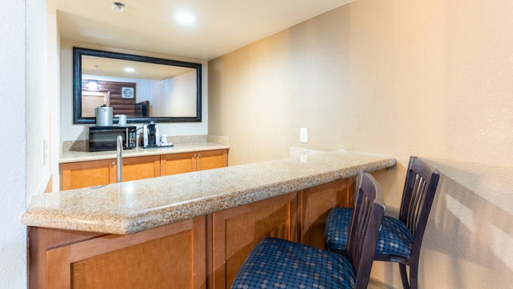 Family Suite bar