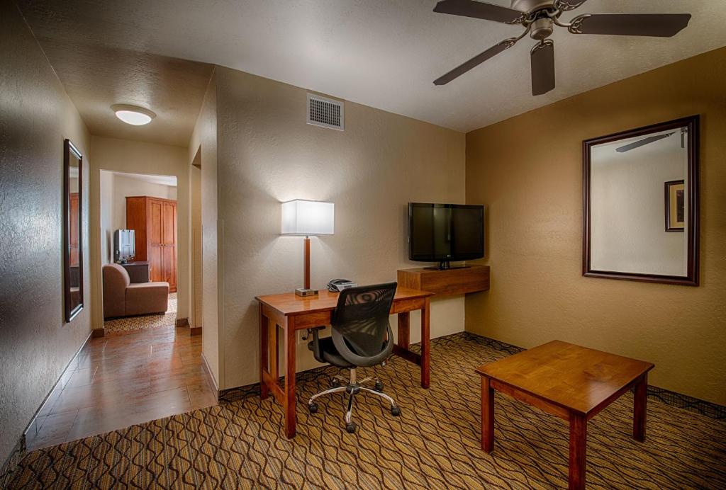 Grand Canyon Hotel & Suites King Suite Living Room